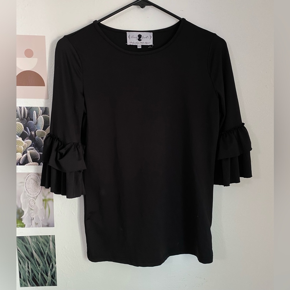 ✨Dainty Jewells Black Ruffle Sleeve Blouse✨